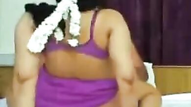 Gajrewali aunty desi big ass pakad choda